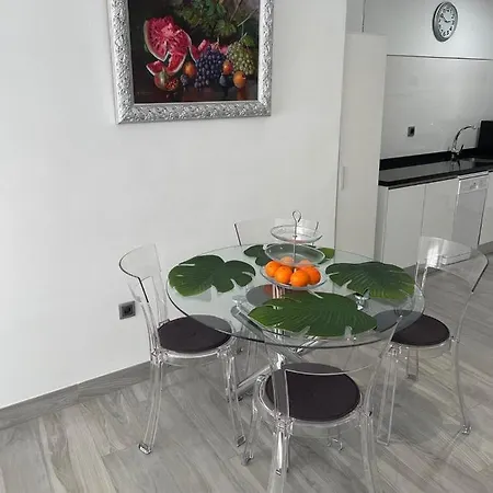 2 Gran8nerja Apartment